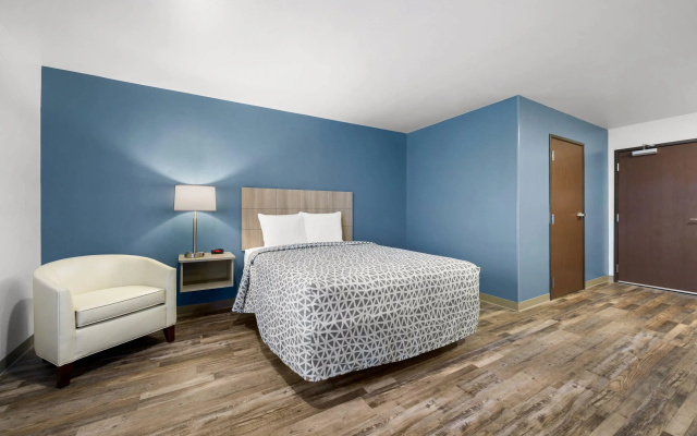 photo 2 of Woodspring Suites Dearborn - Detroit