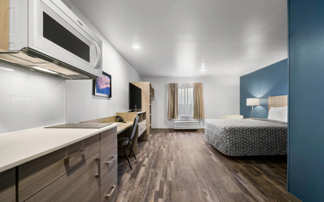 photo 3 of Woodspring Suites Dearborn - Detroit