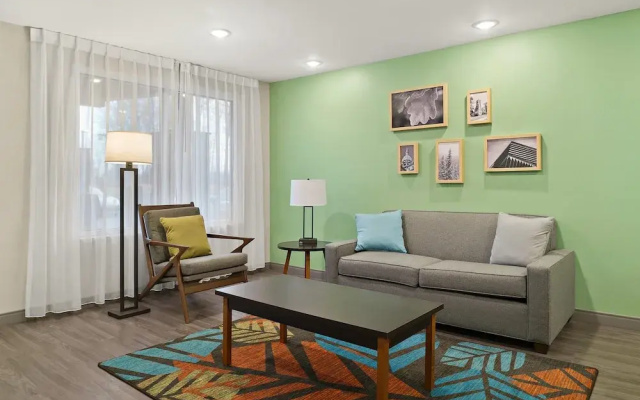 photo 4 of Woodspring Suites East Lansing - University Area