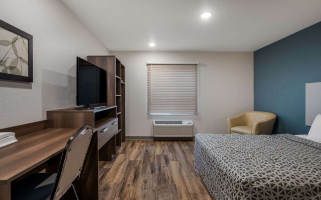 photo 3 of Woodspring Suites Milwaukee - Menomonee Falls