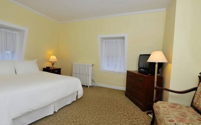 photo 5 of Yankee Peddler Inn