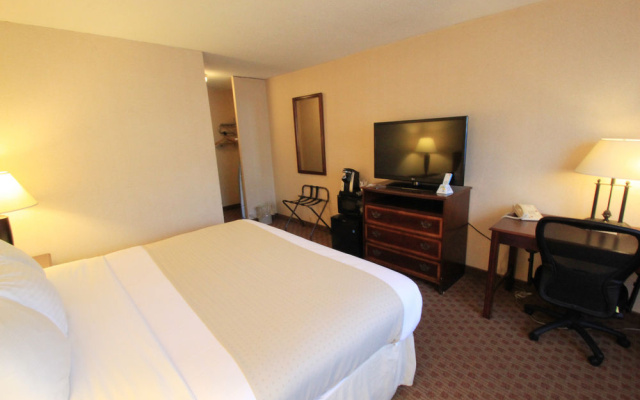 photo 5 of Zackery's Restaurant At Fireside Inn and Suites