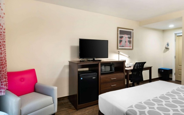 photo 5 of Zinn Inn